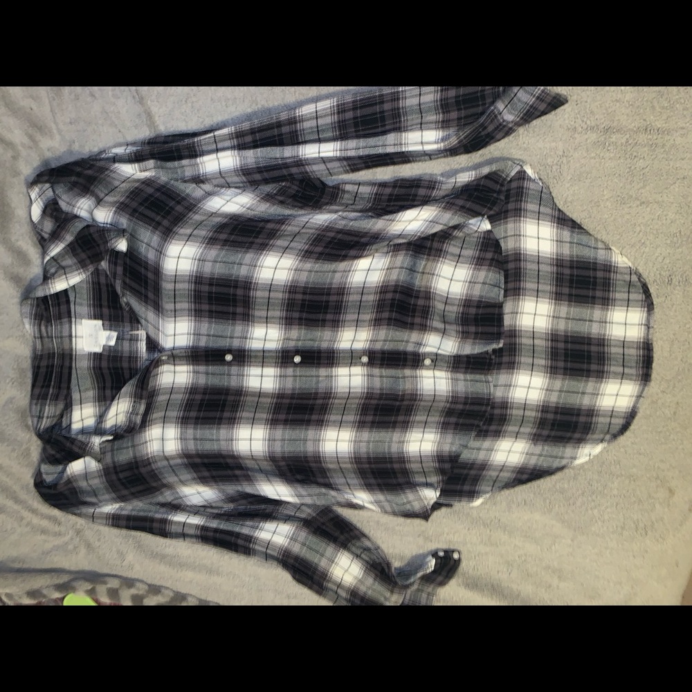 Long sleeve button down plaid blouse